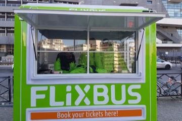 Flixbus Otobüs işletmesi bilet satış kabini